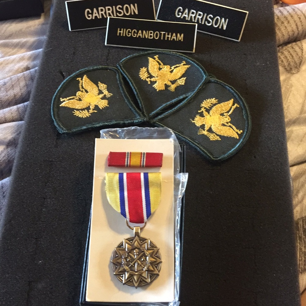Vintage Us Army Patches, Name Plates, Medal